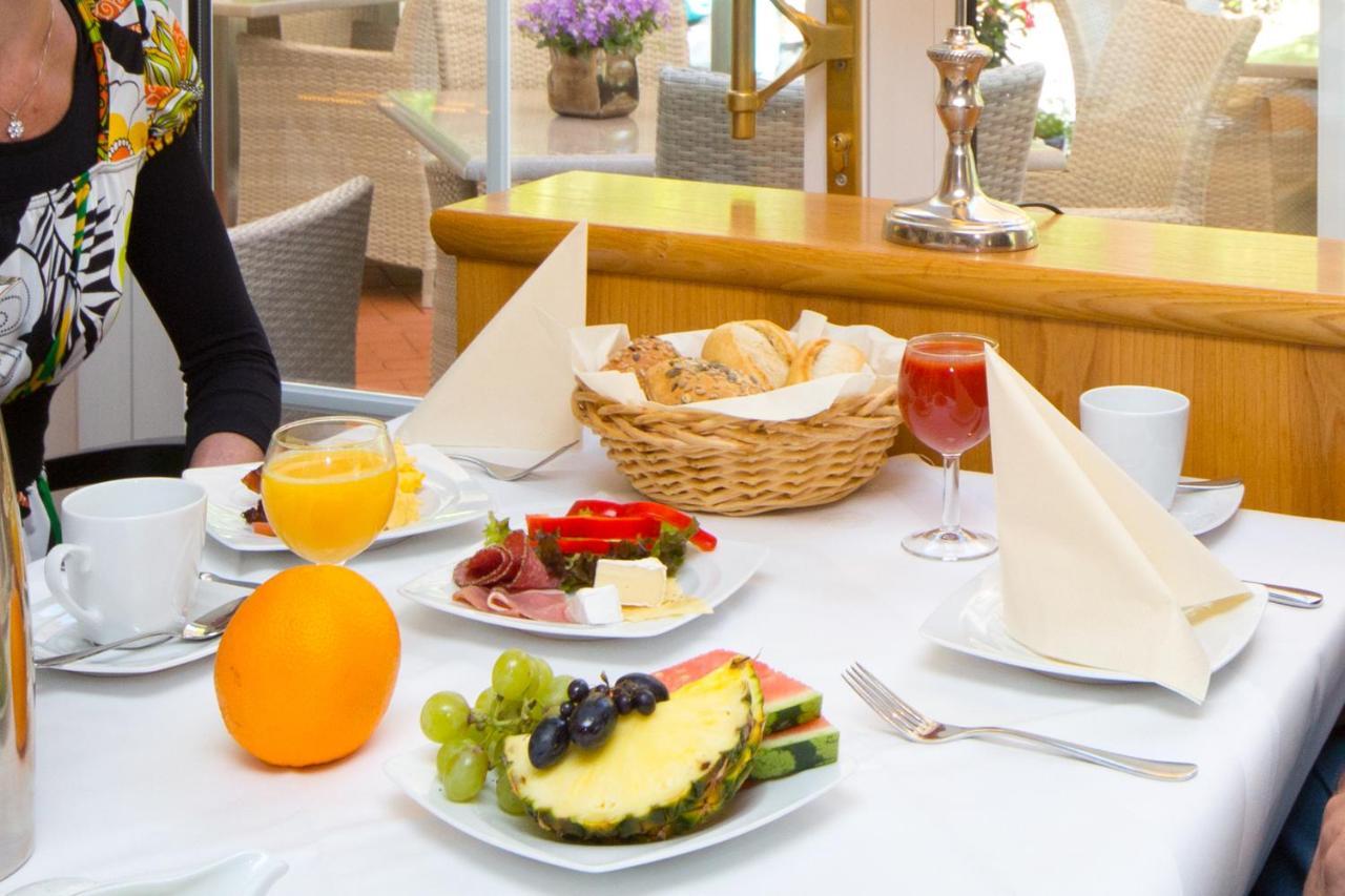 Am Hotel Kuehlungsborn